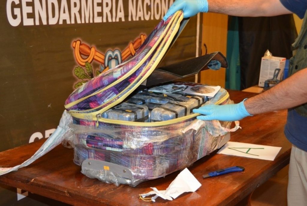 Отовсюду обо всем: В российском посольстве в Аргентине хранилось почти 400 кг кокаина