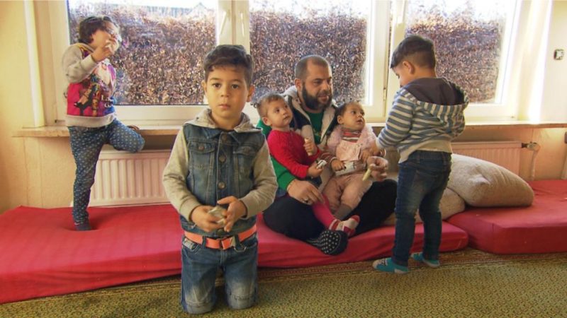 Общество: Спасибо, мама Меркель! Сириец на пособие привез в Германию 2 жены и 6 детей