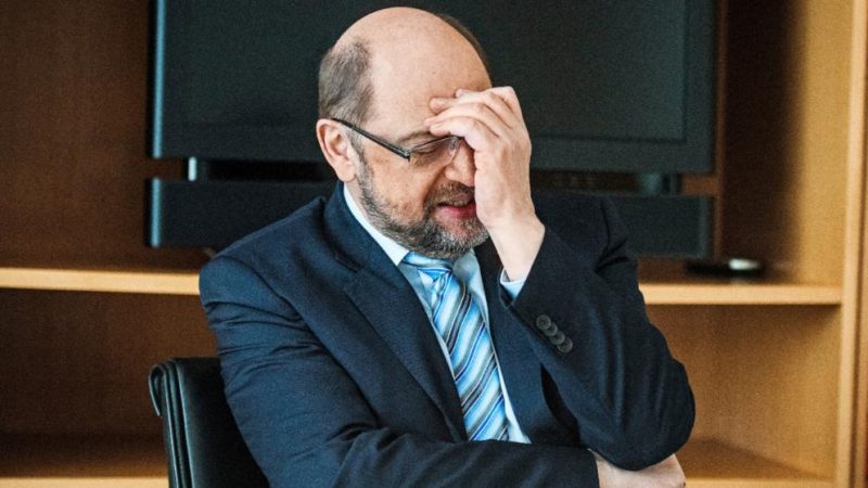 Политика: После отказа от министерского кресла Шульц остался совсем один