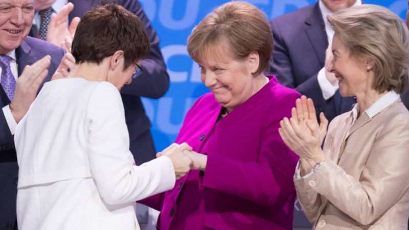 Политика: Меркель снова выкрутилась из сложной ситуации