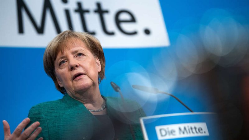 Общество: Меркель осудила Tafel за отказ помогать беженцам