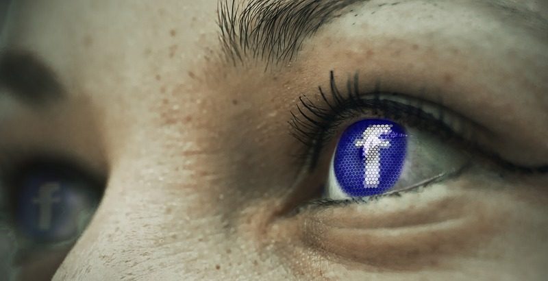 Общество: Эксперты просят родителей не публиковать фотографии детей в Facebook