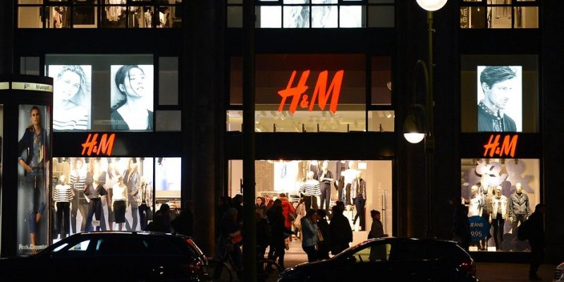 Общество: H&M закрывает часть своих магазинов