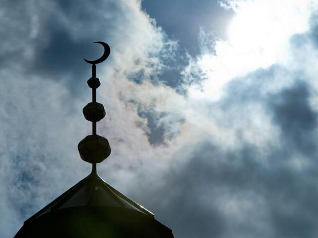 Общество: Слишком громкое «Аллаху Акбар»: мечети запретили созывать на пятничные молитвы
