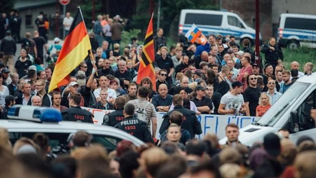 Общество: Остритц в страхе: неонацисты хотят отпраздновать день рождения Гитлера