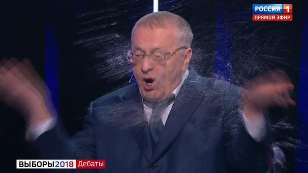 Отовсюду обо всем: Жириновский обматерил Собчак, а она плеснула ему водой в лицо (+видео)