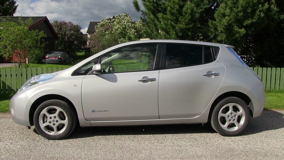Деньги: Каждые 12 минут в Европе продается один электрокар Nissan Leaf