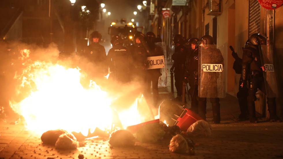 Отовсюду обо всем: Гибель африканца-нелегала вызвала массовые беспорядки в Мадриде (+видео)