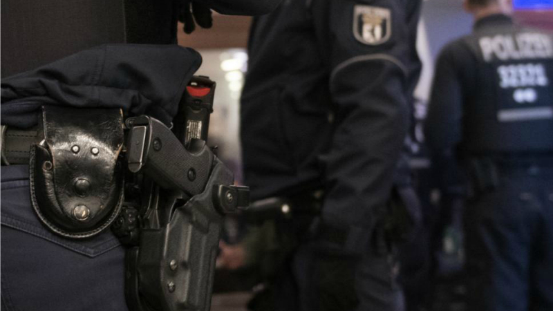 Происшествия: Берлинский полицейский задержан по подозрению в коррупции