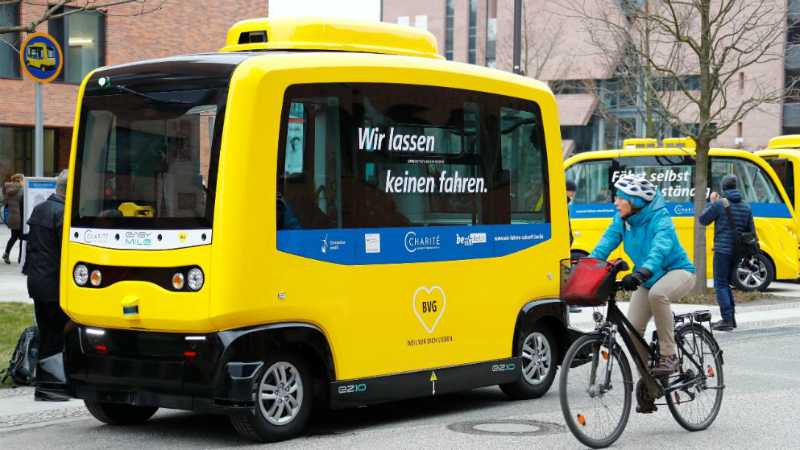 Общество: В Берлине появились новые автобусы без водителей