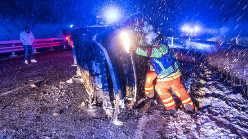 Происшествия: Автострады и поезда заблокированы на севере Германии   