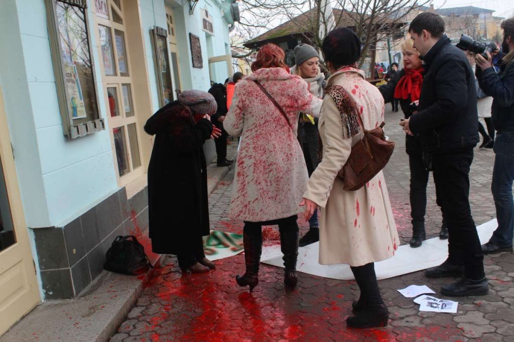Отовсюду обо всем: Украинские марши за права женщин подверглись нападениям вандалов рис 2