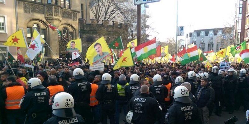 Происшествия: Дюссельдорф: курды напали на полицейских