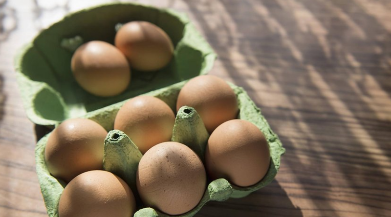 Общество: Зачем кассиры в супермаркетах проверяют коробки с яйцами?