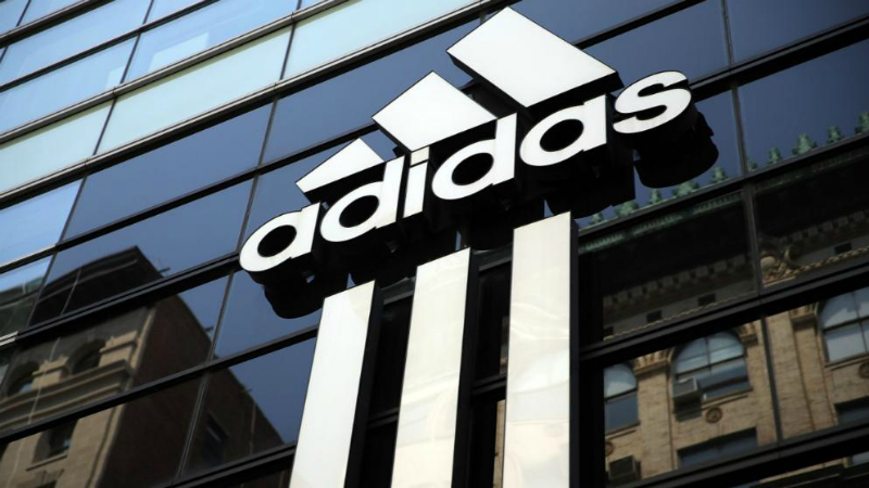 Деньги: Adidas закрывает многие из своих магазинов