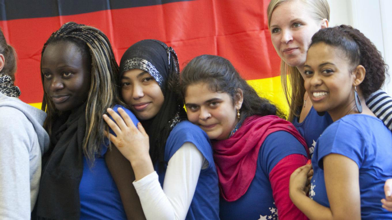 Общество: Доля иностранцев в Германии растет, но медленно
