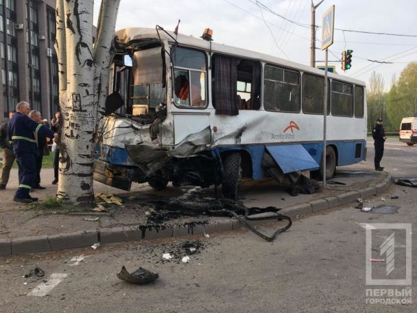 Происшествия: Автобус снес полмаршрутки: восемь погибших (фото, видео)