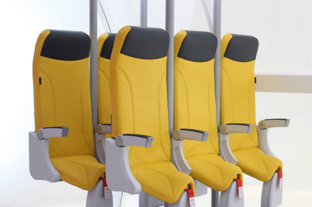 Общество: В самолетах могут появиться стоячие места