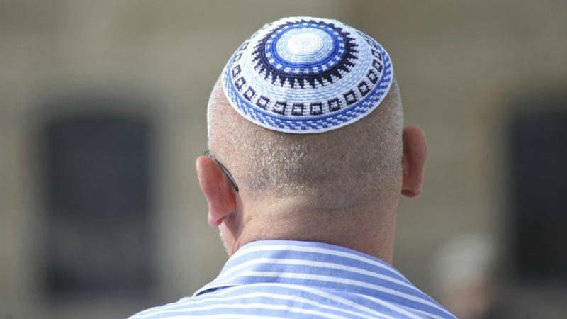 Общество: Антисемитизм в Германии: евреев призывают не носить кипу
