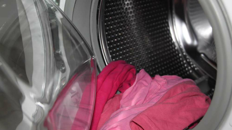 Домашние хитрости: Можно ли оставлять мокрое белье в стиральной машине?