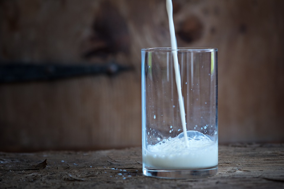 Здоровье: Действительно ли стакан теплого молока поможет заснуть
