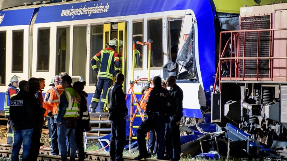 Происшествия: В Баварии пассажирский поезд врезался в грузовой
