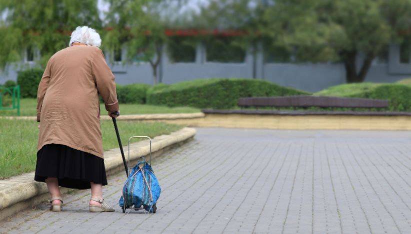 Отовсюду обо всем: В России старушка лечила суставы героином