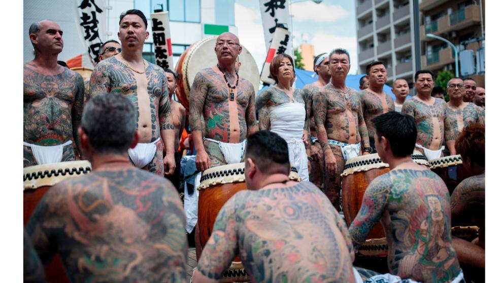 Отовсюду обо всем: Японские якудза разделись и показали свои татуировки (фото) рис 3