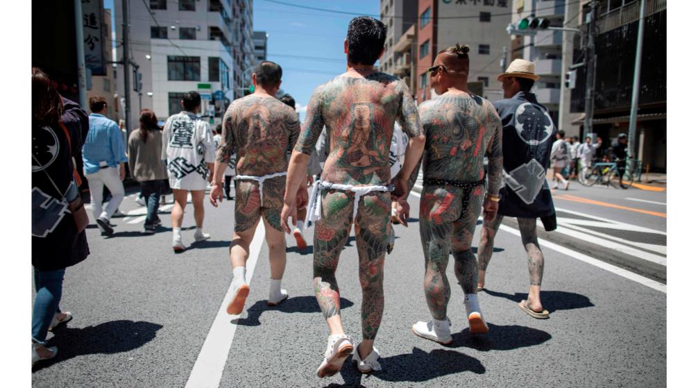 Отовсюду обо всем: Японские якудза разделись и показали свои татуировки (фото) рис 4