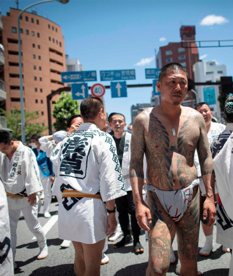 Отовсюду обо всем: Японские якудза разделись и показали свои татуировки (фото) рис 5