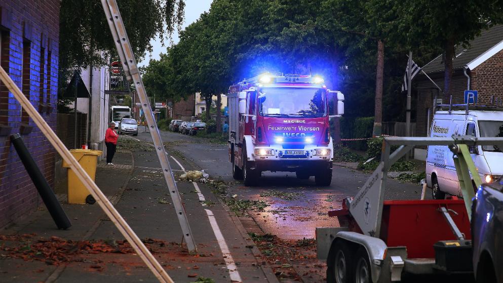 Происшествия: По Германии прошелся мощный торнадо: риск новых аномалий все еще высок (+видео) рис 2