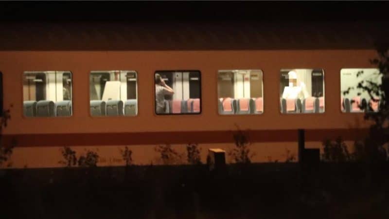 Происшествия: Офицер полиции застрелил беженца в поезде