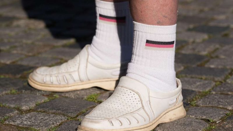 Общество: Белые носки с сандалиями и другие вещи, от которых лучше отказаться в отпуске