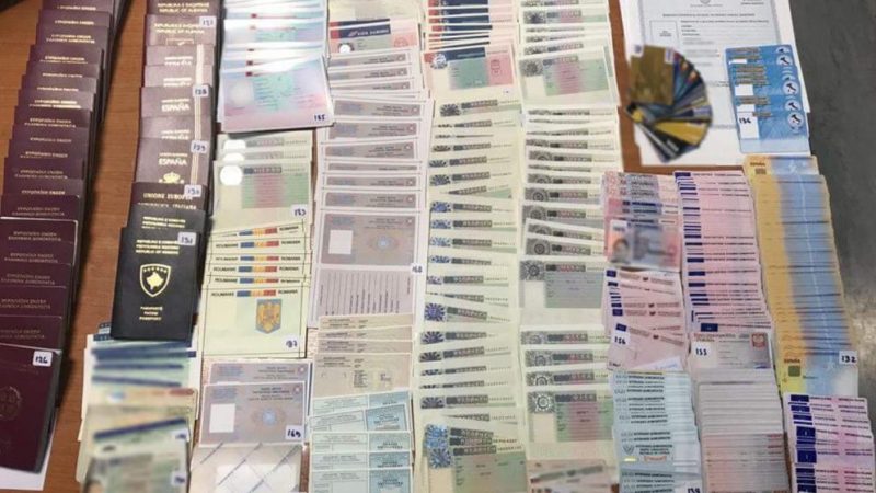 Общество: Продажа немецких паспортов процветает – беженцы охотно их покупают