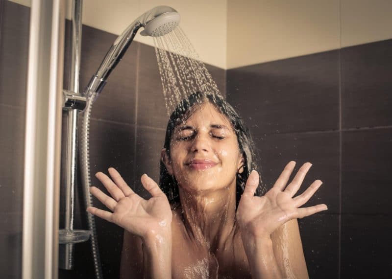 Домашние хитрости: Как почистить смеситель в ванной: простые и надежные советы