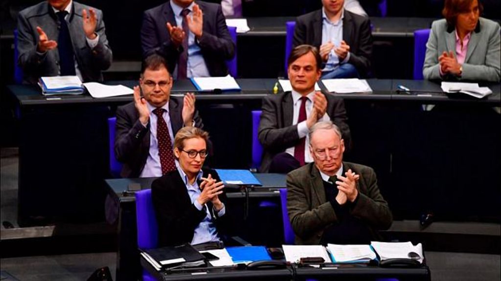 Политика: АдГ подает судебный иск против политики Меркель