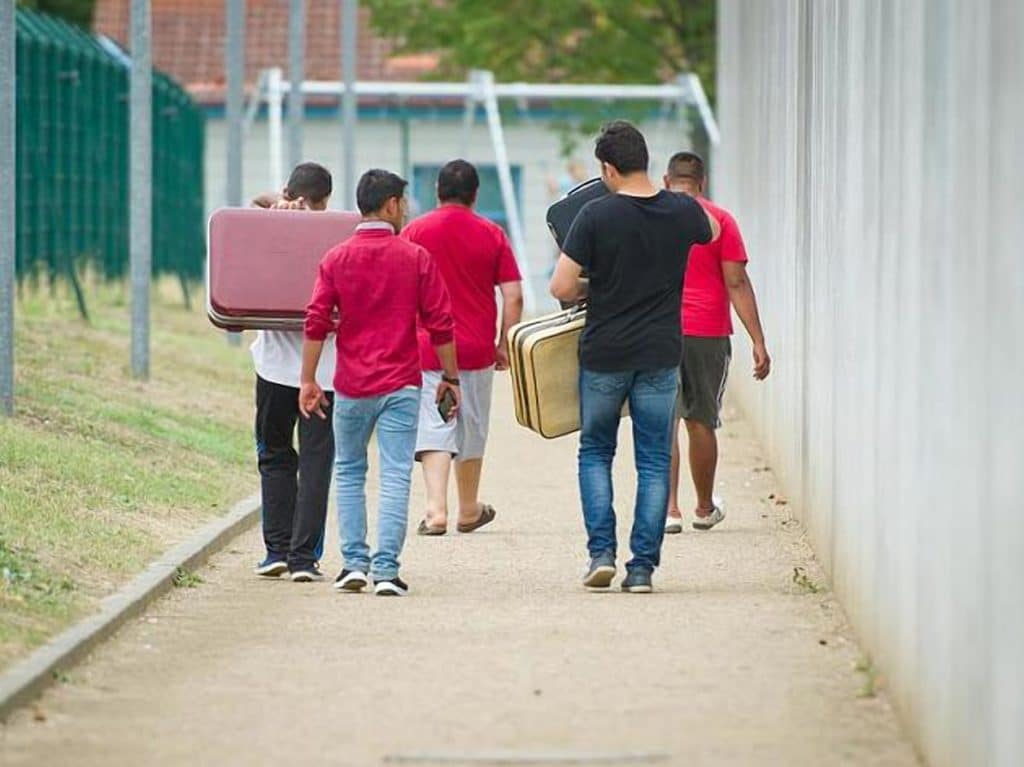 Общество: Якорные центры для мигрантов – угроза для Германии