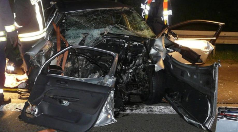 Происшествия: Водитель выехал на встречную полосу погиб сам, убил беременную женщину и ее ребенка