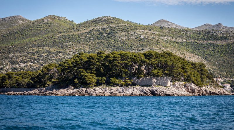 Отовсюду обо всем: Необитаемый остров с призраками продается за €2 млн