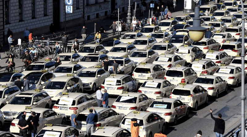 Общество: Таксист – профессия, у которой нет будущего?
