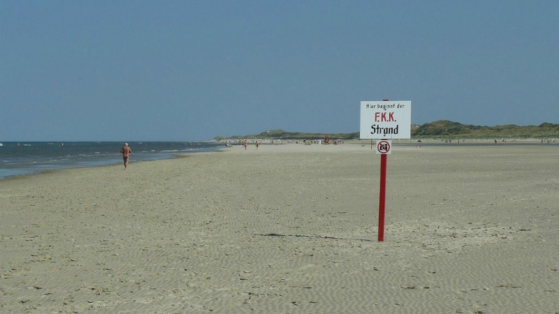 Досуг: Основные правила поведения на нудистском пляже