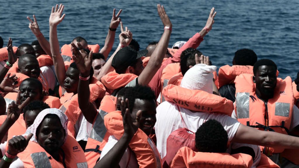 Отовсюду обо всем: Франция согласилась принять спасенных в море нелегалов