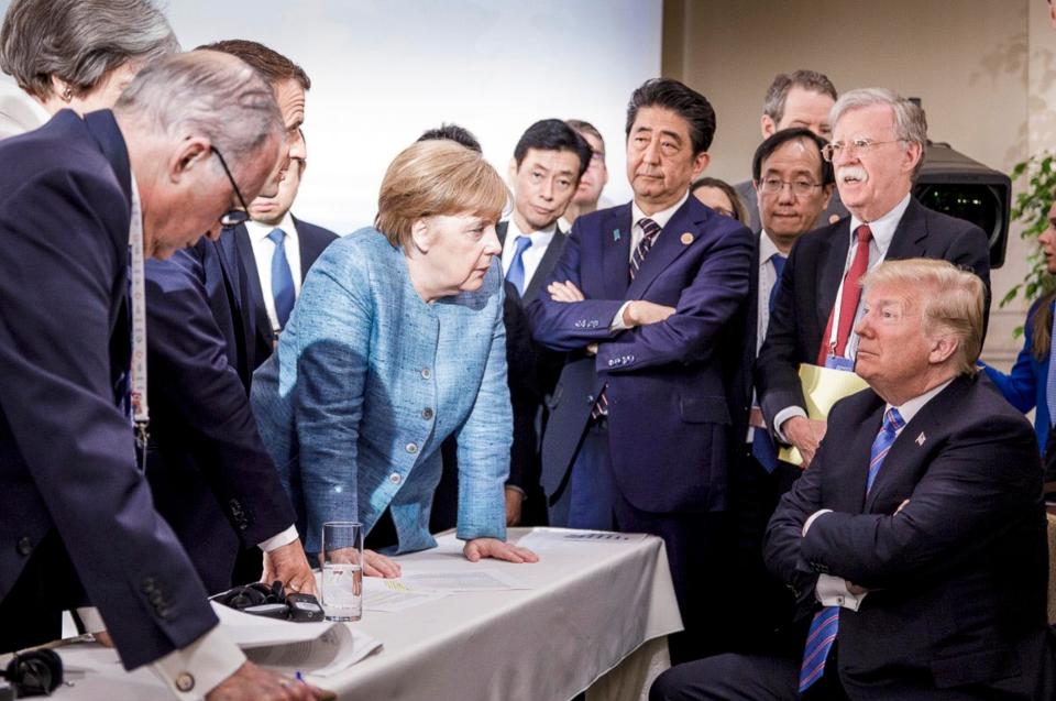 Политика: Трамп бросался в Меркель конфетами на саммите G7