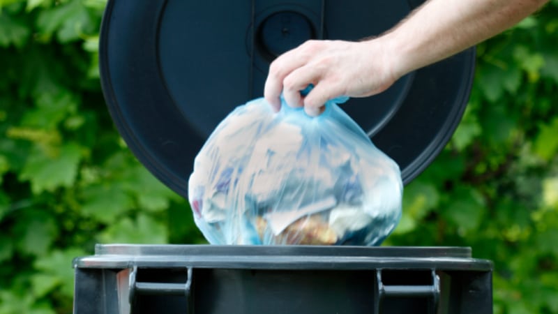 Домашние хитрости: Как побороть неприятный запах из мусорного ведра? Несколько простых советов