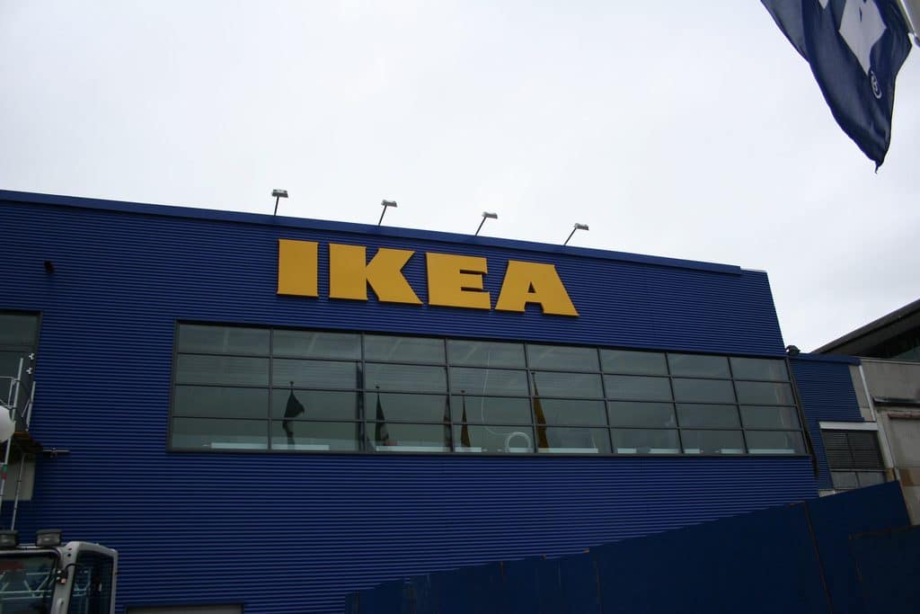 Отовсюду обо всем: Шестилетний ребенок открыл стрельбу в магазине Ikea