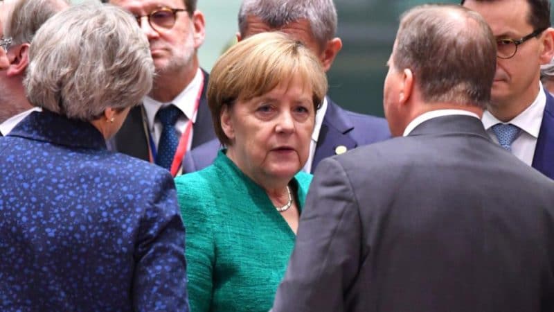 Политика: Лидеры ЕС достигли соглашения по вопросам миграции: достаточно ли этого Зеехоферу?