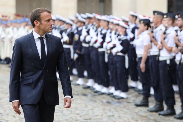 Отовсюду обо всем: Франция возвращает обязательную гражданскую повинность