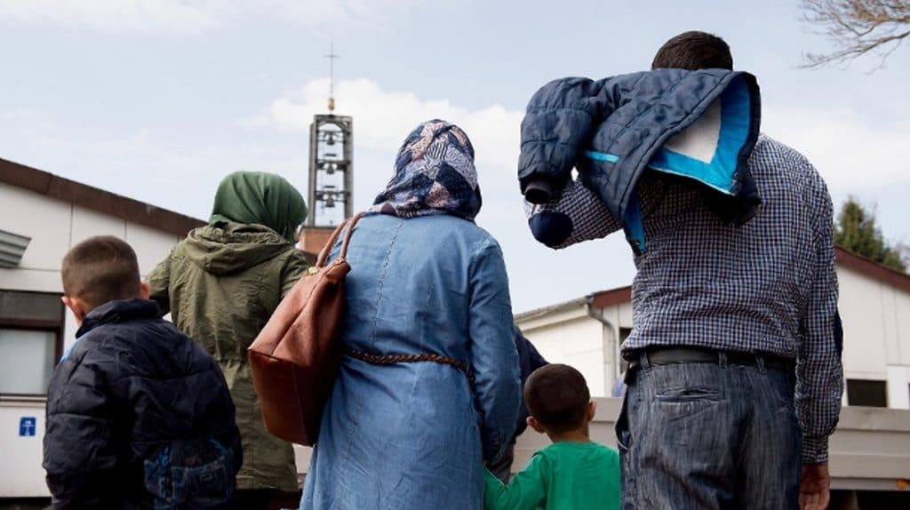 Общество: Сколько еще беженцев приедет в Германию?