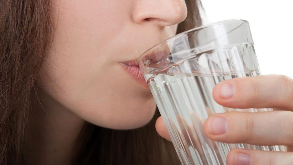 Здоровье: Забудьте правило двух литров в день: сколько воды действительно нужно пить?