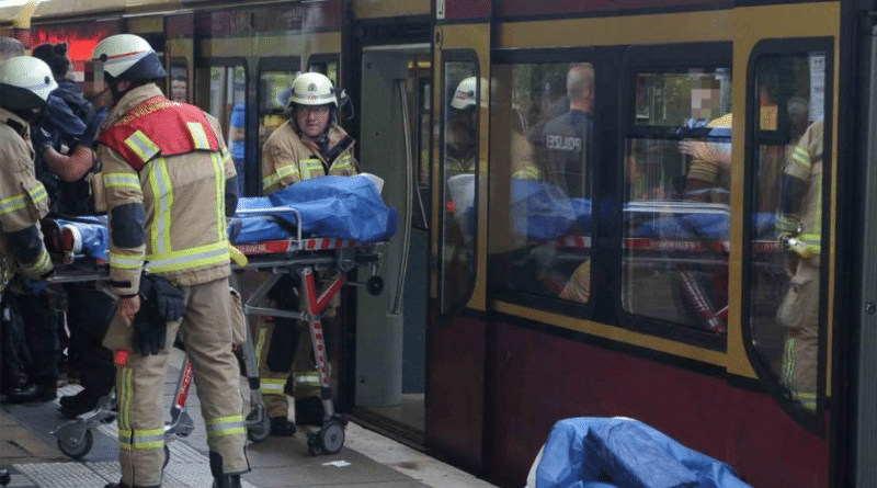 Происшествия: Ножевое нападение на ж/д станции в Берлине: двое пострадавших, преступник в бегах (обновлено)
